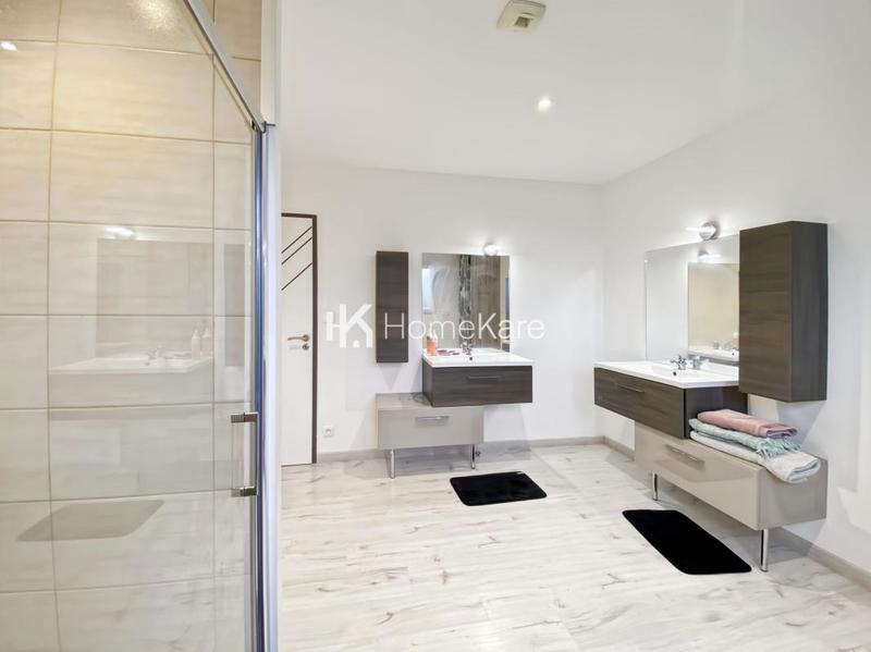 Villa - 275 m² - 8 pièces