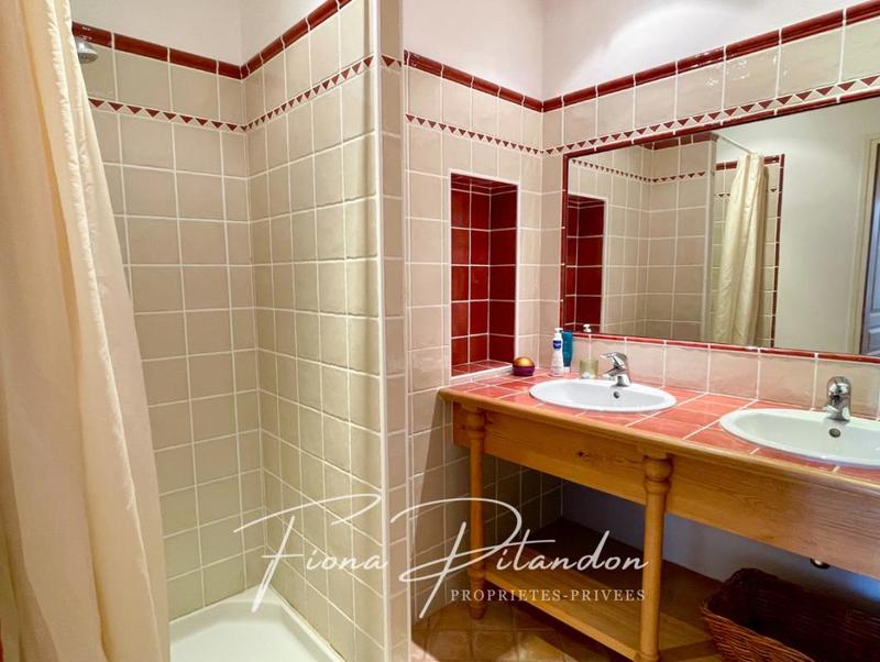 Maison - 357 m² - 13 pièces