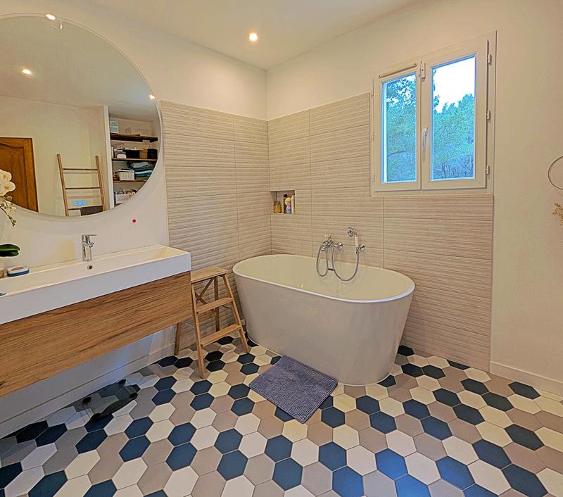 Maison contemporaine - 237 m² - 8 pièces