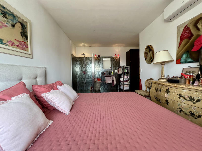 Maison - 243 m² - 10 pièces