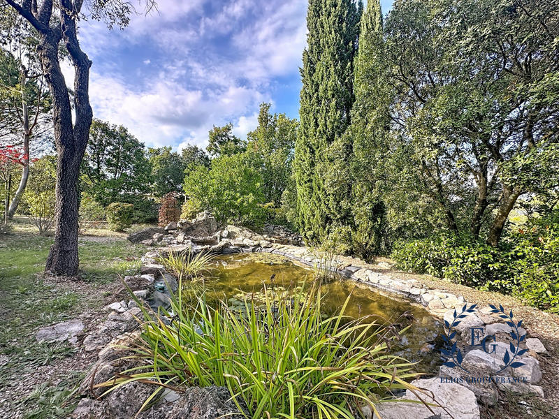 Maison - 216 m² - 7 pièces