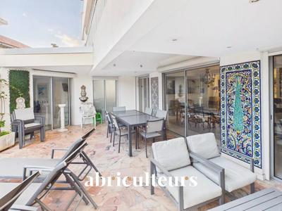 Appartement - 143 m² - 6 pièces