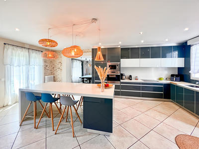 Maison - 184 m² - 6 pièces