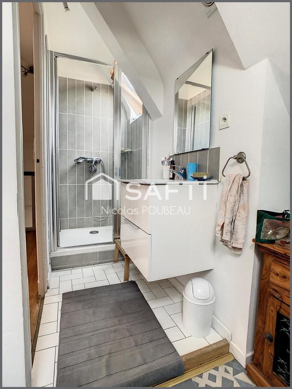 Maison - 240 m² - 9 pièces