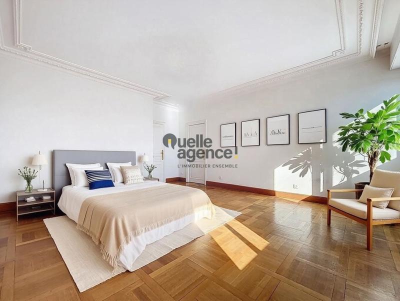 Appartement - 258 m² - 7 pièces