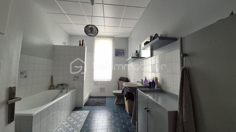 Maison - 210 m² - 7 pièces