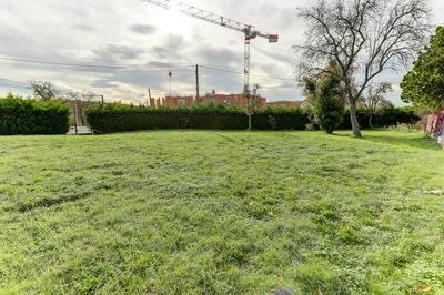 Terrain - 748 m²