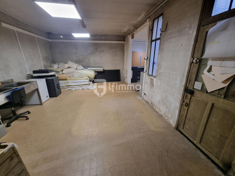 Local commercial - 150 m² - 1 pièce