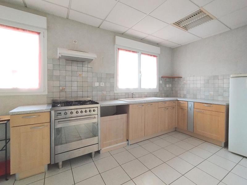 Maison - 243 m² - 10 pièces