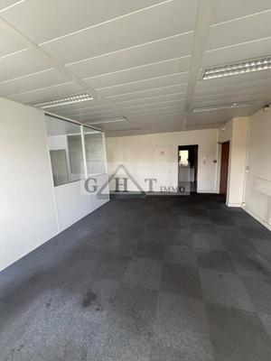 Entrepôt - 1 240 m²