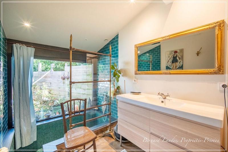 Maison - 218 m² - 9 pièces