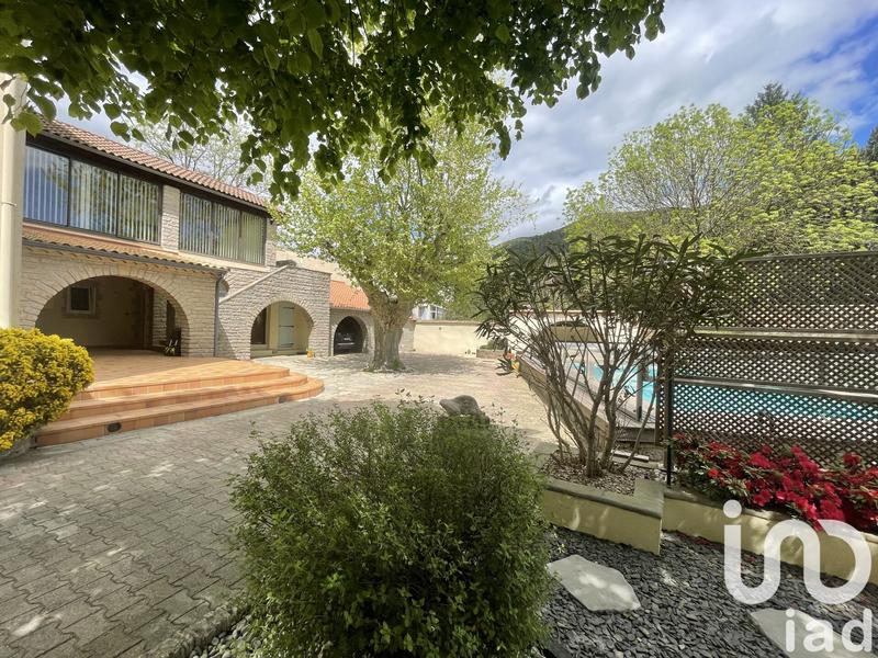 Maison - 335 m² - 9 pièces