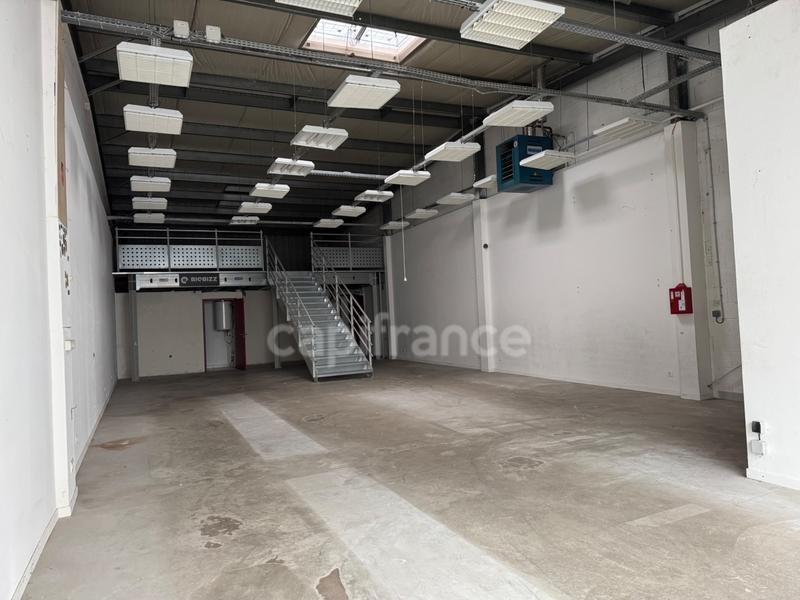 Bureau - 204 m² - 1 pièce