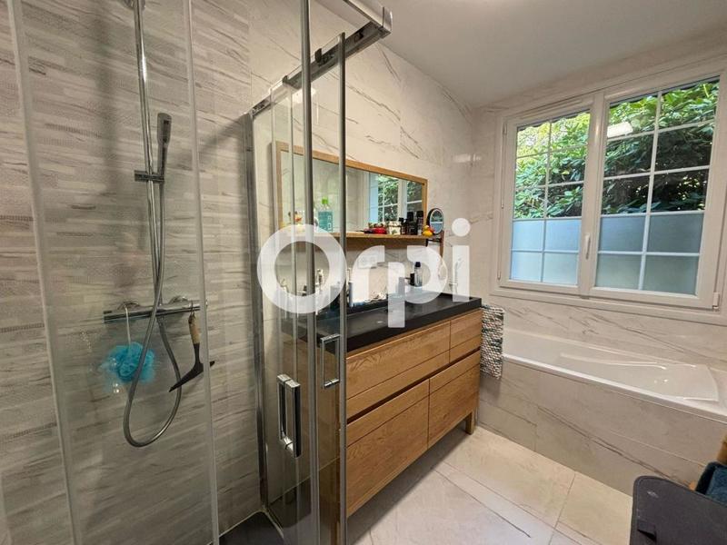 Maison - 161 m² - 8 pièces