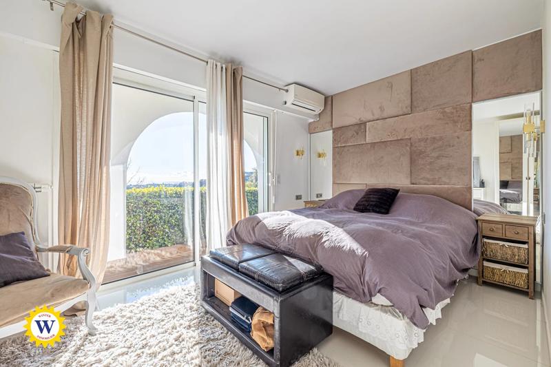 Villa - 223 m² - 6 pièces