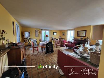 Maison - 235 m² - 8 pièces