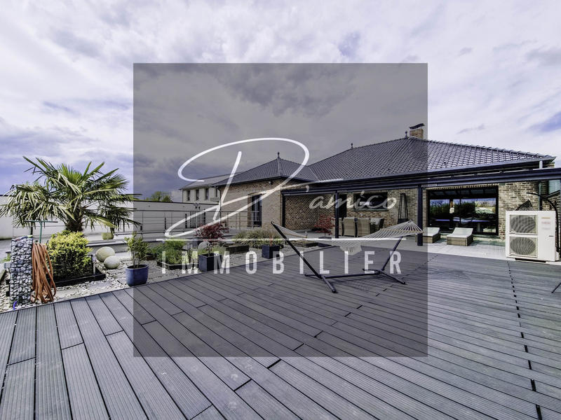 Maison - 214 m² - 10 pièces