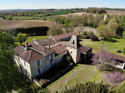 Maison - 292 m² - 14 pièces