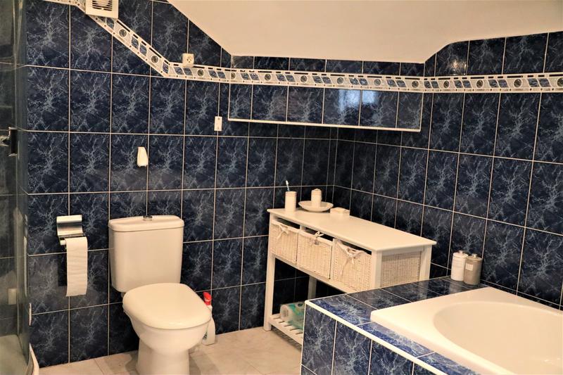 Maison - 250 m² - 9 pièces