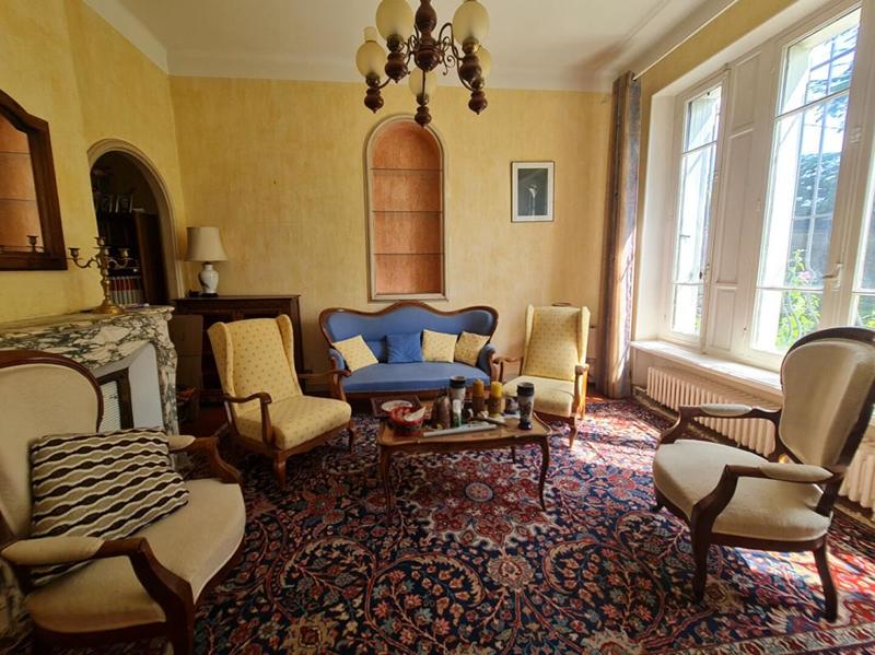 Maison - 330 m² - 10 pièces