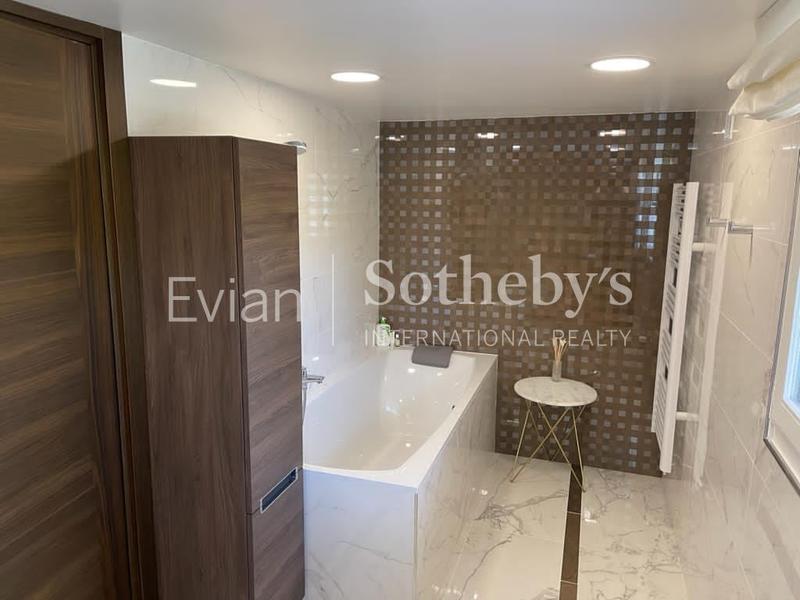 Maison - 354 m² - 8 pièces