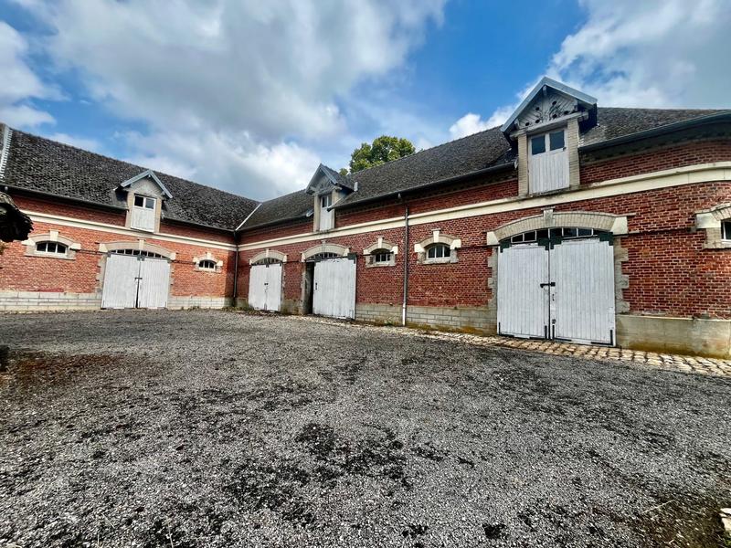 Maison - 335 m² - 10 pièces