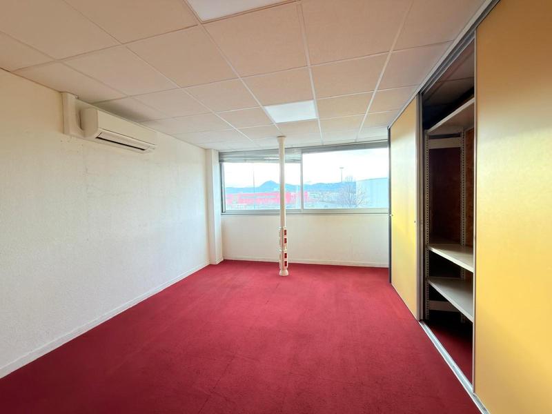 Bureau - 366 m² - 17 pièces