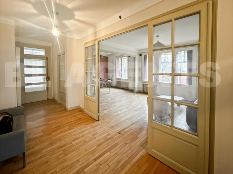 Maison de ville - 263 m² - 9 pièces