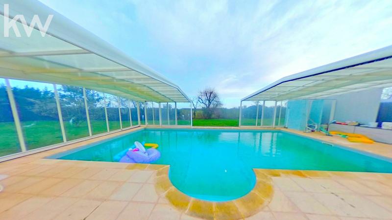 Maison - 242 m² - 7 pièces