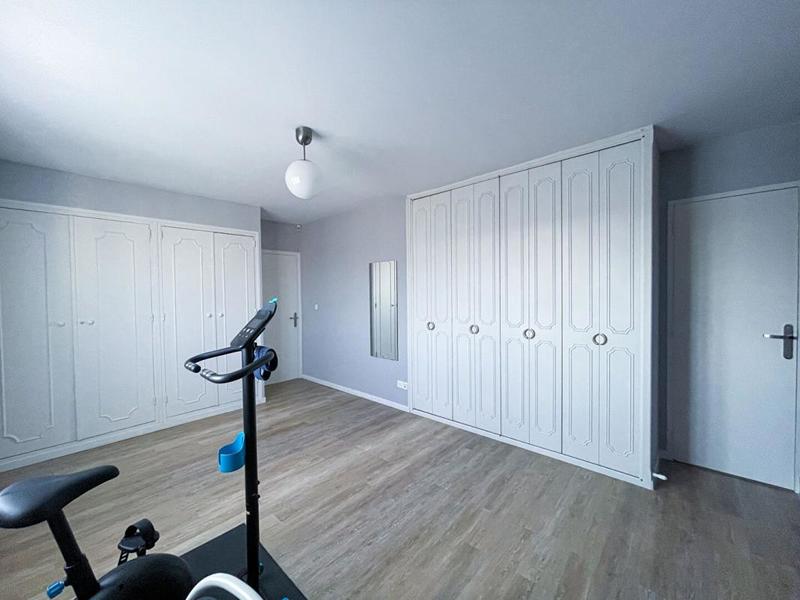 Appartement - 136 m² - 6 pièces