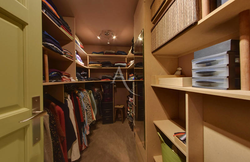 Maison - 207 m² - 6 pièces