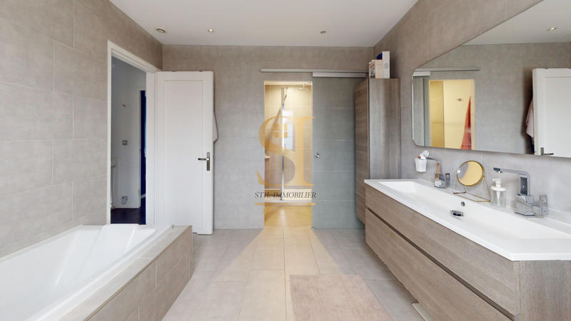 Maison - 118 m² - 6 pièces