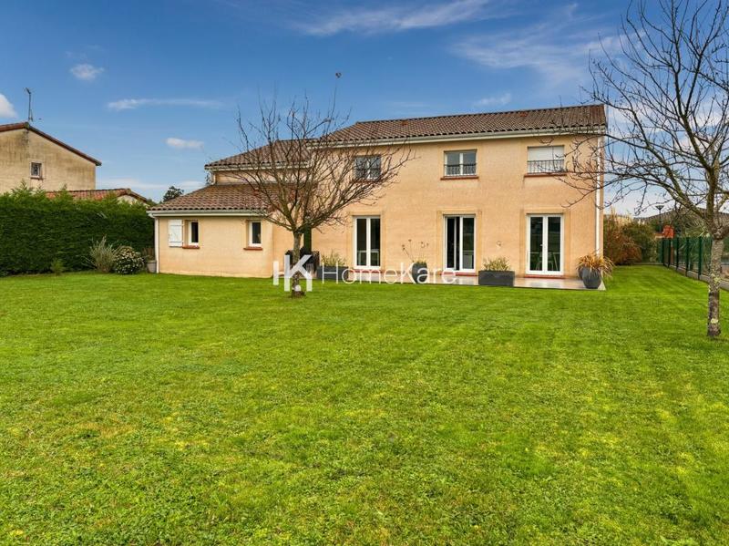 Maison - 180 m² - 9 pièces
