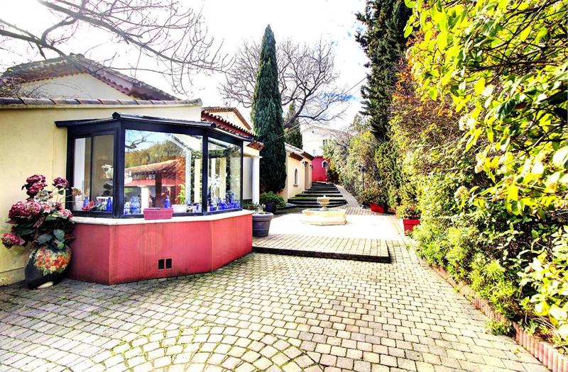 Maison - 300 m² - 9 pièces