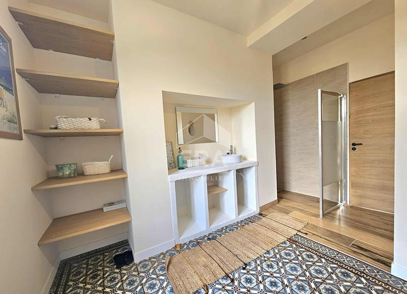 Maison - 184 m² - 9 pièces