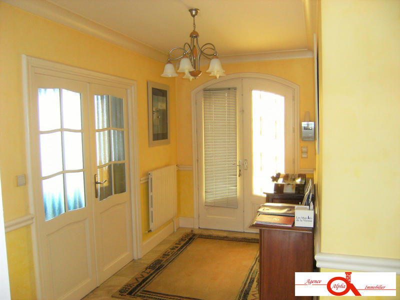 Maison traditionnelle - 169 m² - 6 pièces