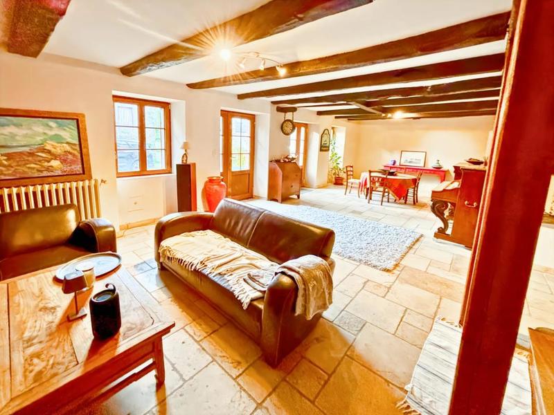 Maison - 240 m² - 5 pièces