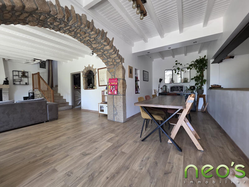 Maison - 180 m² - 7 pièces