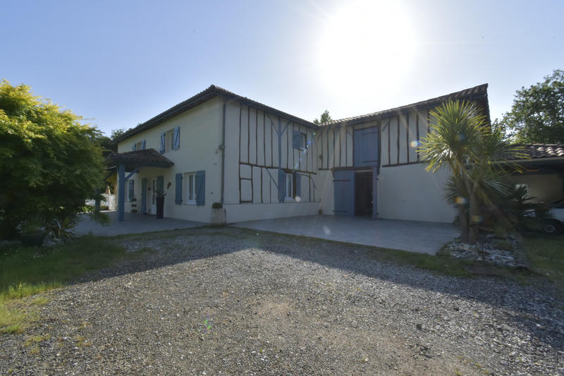 Maison - 210 m² - 7 pièces