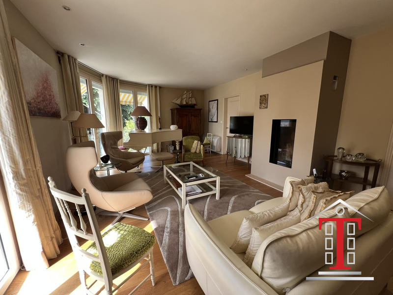 Maison - 200 m² - 8 pièces