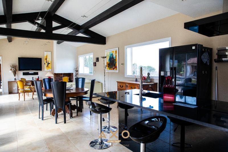 Maison - 220 m² - 8 pièces