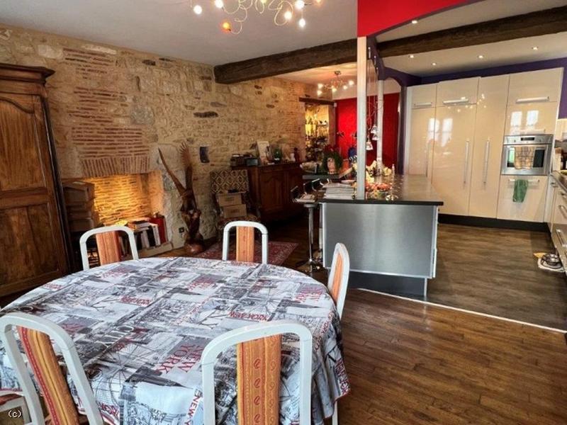 Maison - 212 m² - 7 pièces