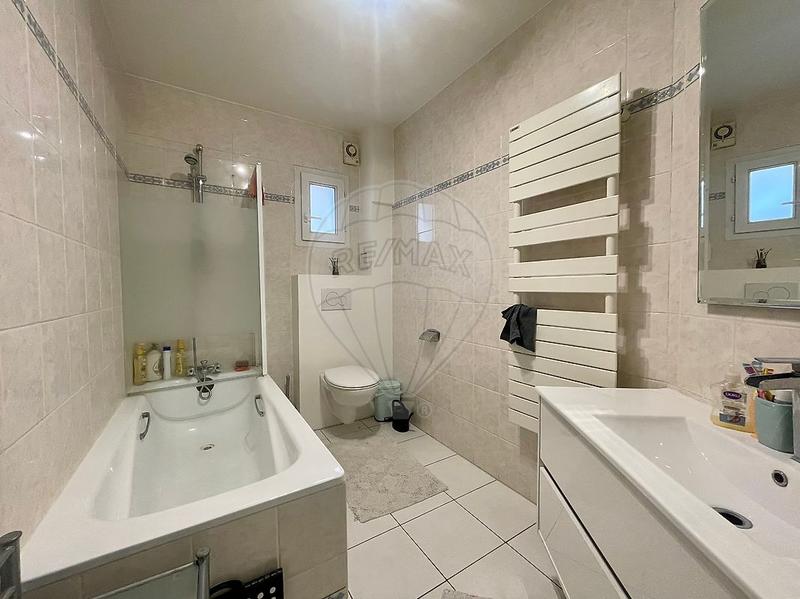 Maison - 180 m² - 7 pièces