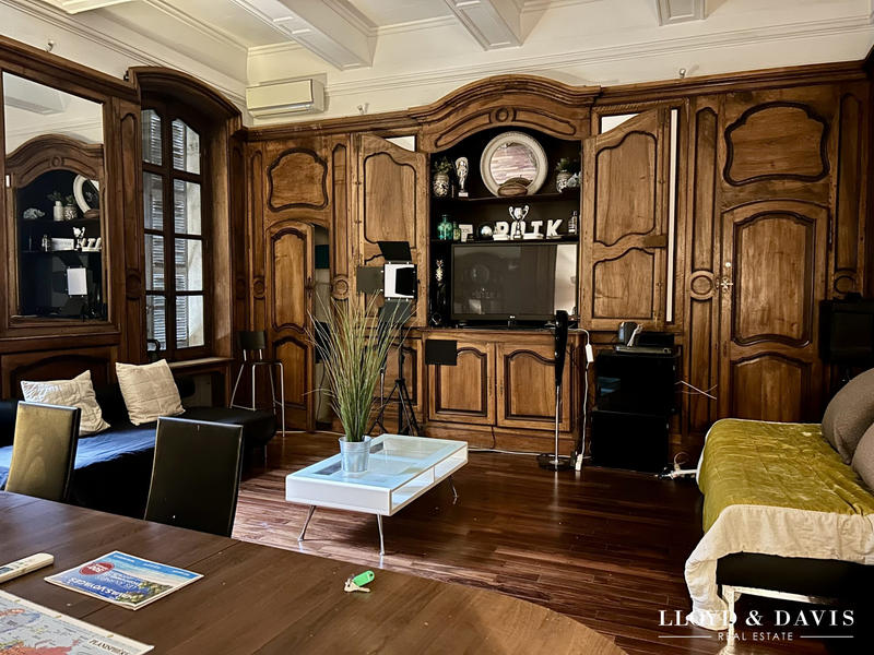 Appartement - 200 m² - 6 pièces