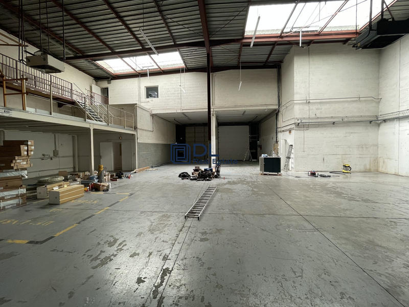 Entrepôt - 630 m²
