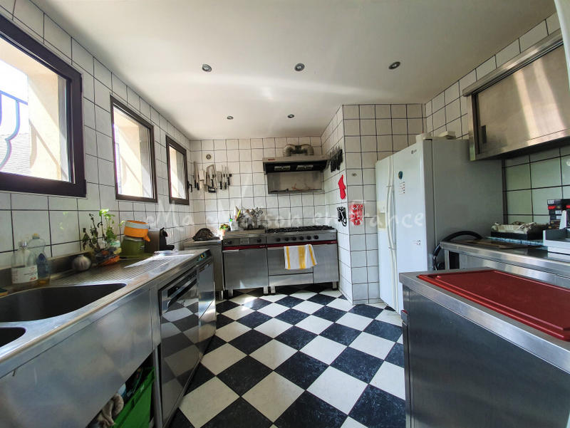 Maison - 300 m² - 11 pièces