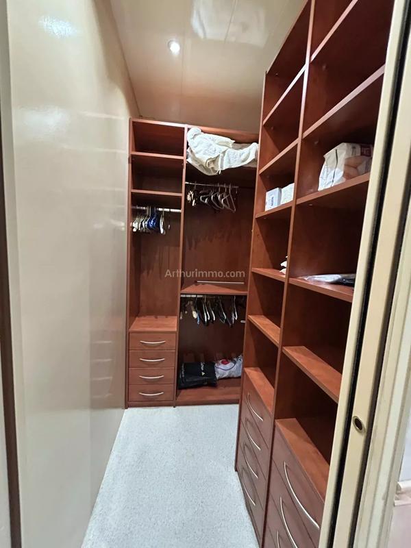 Maison - 234 m² - 9 pièces