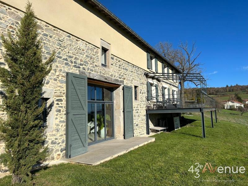 Maison - 375 m² - 9 pièces
