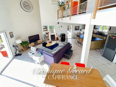 Maison - 140 m² - 5 pièces