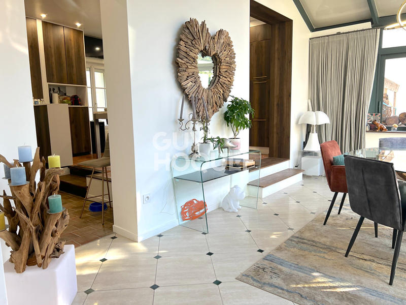 Maison - 202 m² - 9 pièces